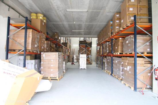  Nave de 547 m2 ideal para almacén y oficina con 4 plazas de aparcamiento en Abrera - BARCELONA 