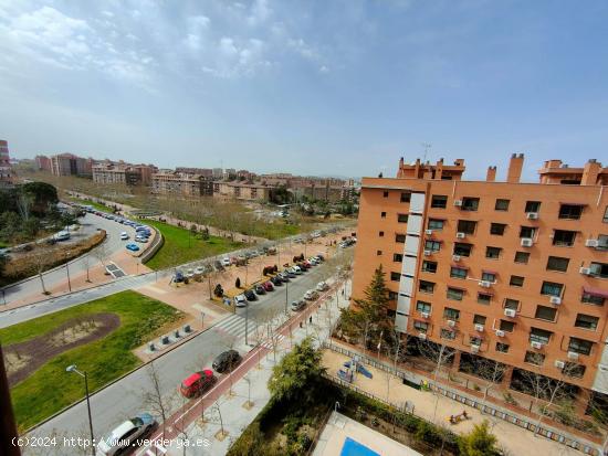  Piso luminoso en urbanización de Tres Cantos - MADRID 