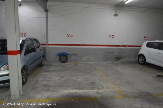  Céntrica plaza en parking de una planta - BARCELONA 