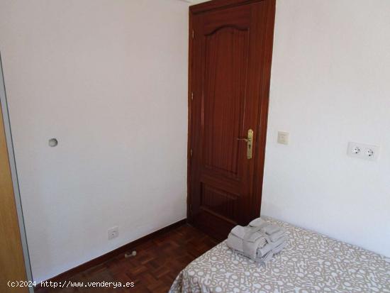  Alquiler de habitaciones en piso de 3 habitaciones en Casco Histórico De Vallecas - MADRID 