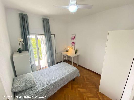  Alquiler de habitaciones en piso de 6 dormitorios en Portazgo - MADRID 