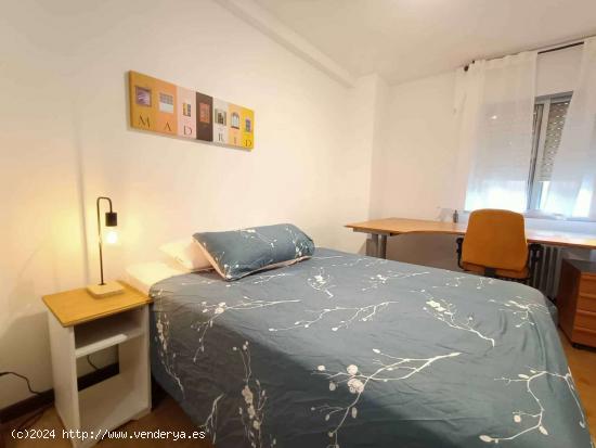  Alquiler de habitaciones en piso de 2 dormitorios en Arganzuela - MADRID 