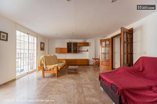  Piso de 3 habitaciones en alquiler en El Cabanyal - VALENCIA 