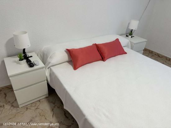  Se alquila habitación en piso de 3 dormitorios en Linares, Jaén - JAEN 