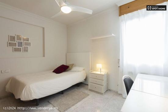  Acogedora habitación en alquiler en piso de 3 dormitorios, ideal para estudiantes, en Puerta del Á 