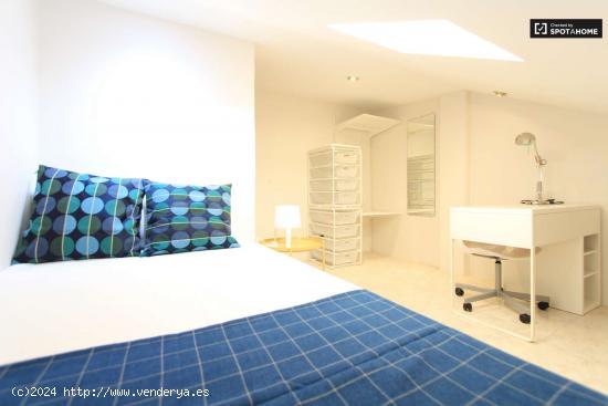  Habitación amueblada con cómoda en apartamento de 6 dormitorios, Guindalera - MADRID 