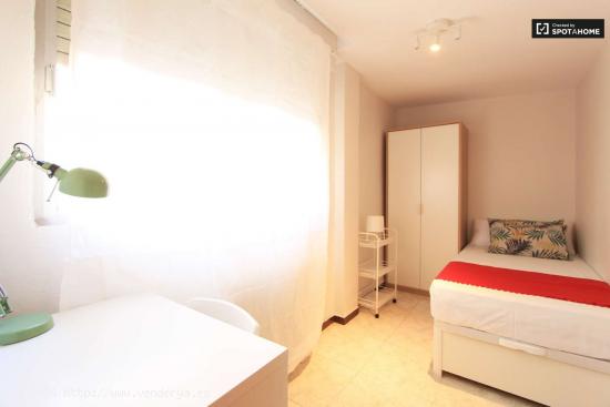  Habitación equipada con calefacción en un apartamento de 6 dormitorios, Guindalera - MADRID 