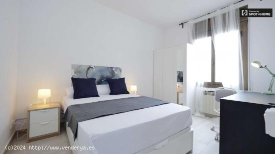  Habitación luminosa en apartamento de 7 dormitorios, Horta-Guinardó - BARCELONA 