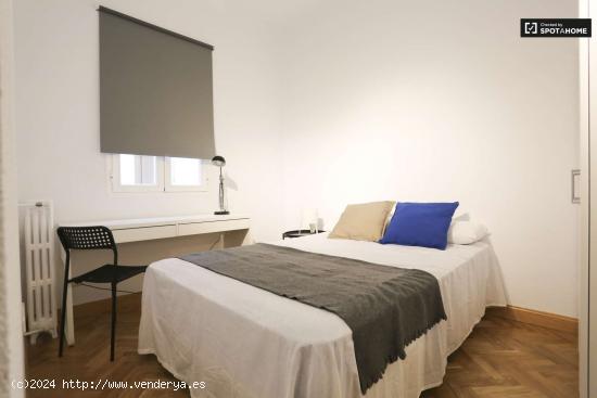  Habitación moderna en apartamento de 6 habitaciones en Retiro - MADRID 