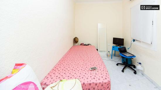  Habitación luminosa con escritorio en un apartamento de 5 dormitorios, Guindalera - MADRID 
