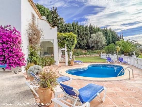  Esta hermosa villa de estilo andaluz está situada en Mijas La Nueva - MALAGA 