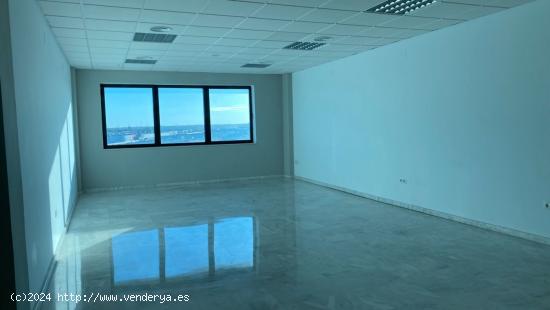  MAIRENA ALJARAFE. Bonita oficina  en edificio nuevo de oficinas, diáfana, plaza de garaje. - SEVILL 