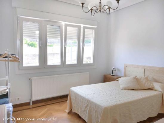  Alquiler de habitaciones en piso de 5 dormitorios en Vigo - PONTEVEDRA 