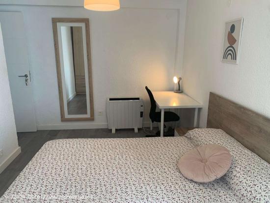  Se alquila habitación en piso de 4 dormitorios en Delicias, Zaragoza - ZARAGOZA 