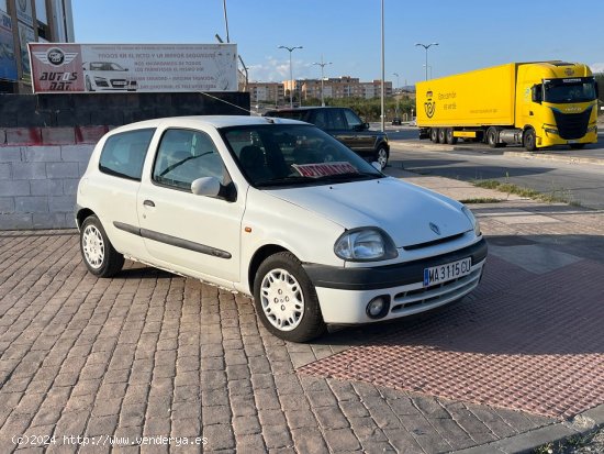  Renault Clio 2 Automático - Málaga 