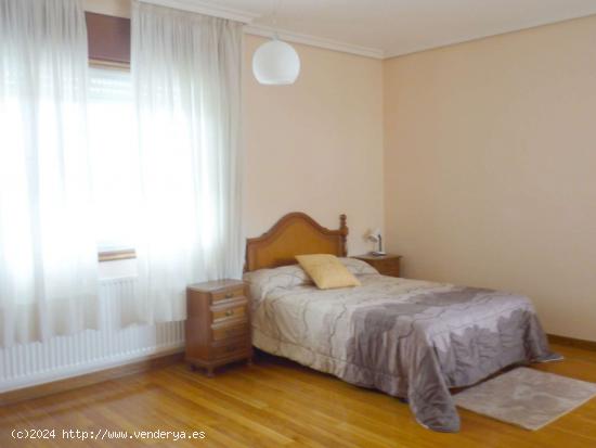  Alquiler de habitaciones en piso de 5 dormitorios en Vigo - PONTEVEDRA 