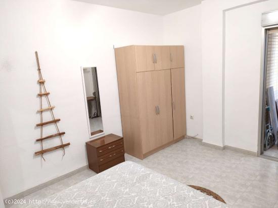  Se alquilan habitaciones en apartamento de 5 dormitorios en Ronda - GRANADA 
