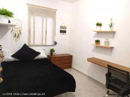  Se alquilan habitaciones en apartamento de 5 dormitorios en Ronda - GRANADA 
