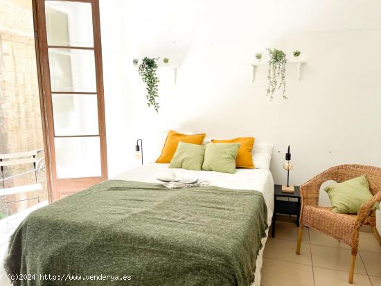  Se alquilan habitaciones en piso compartido de 6 habitaciones en Ciutat Vella, Barcelona - BARCELONA 