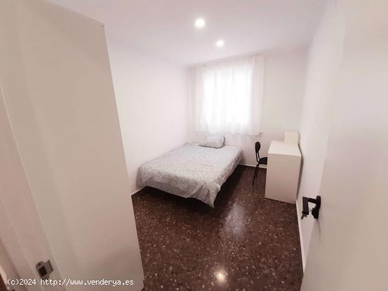  Se alquila habitación en piso compartido de 3 habitaciones en Burjassot - VALENCIA 