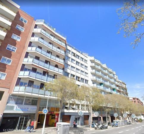  Vivienda en venta con inquilino, ideal inversores, junto al metro Tarragona L3 - BARCELONA 