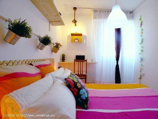  Elegante habitación en alquiler en un apartamento de 4 dormitorios en Aluche, Madrid - MADRID 