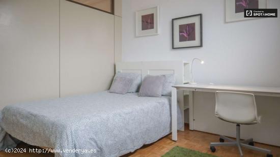  Se alquila habitación amueblada en apartamento de 10 habitaciones, Tetuán _ - MADRID 