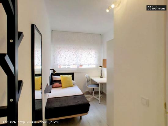  Gran habitación en alquiler en apartamento de 5 dormitorios en Puente de Vallecas. - MADRID 