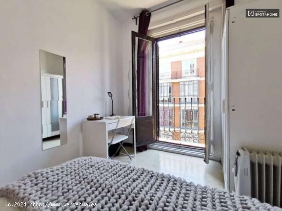  Habitación soleada con escritorio en piso compartido, Puerta del Sol - MADRID 