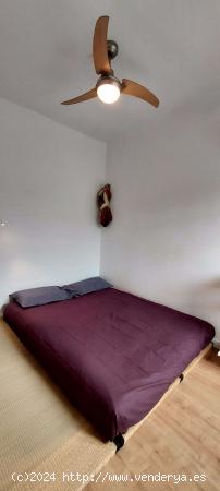  Se alquila habitación en apartamento de 3 dormitorios en Gràcia - BARCELONA 