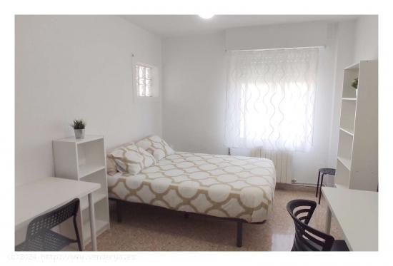  Alquiler de habitaciones en apartamento de 5 habitaciones en Actur - ZARAGOZA 