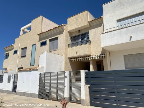  ¿Te gustaría vivir en una casa moderna,  reformada, la zona más tranquila de Dolores, Alicante? - 