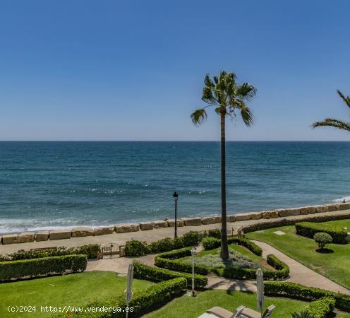  Lujosa Villa Primer linea de playa en la Milla de oro de Marbella - MALAGA 