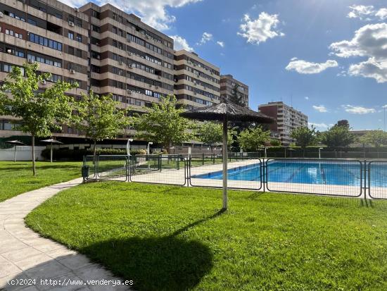  Proyecto Inmobiliaria vende piso 2º planta de tres dormitorios con piscinas, pistas de tenis... - M 