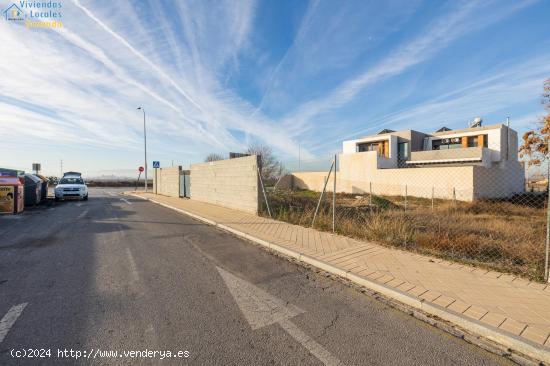  Parcelas listas para construir tu casa en Granada capital (Bobadilla) a un precio sin competencia -  