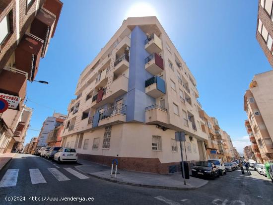  Apartamento totalmente reformado a un paso del centro de Torrevieja ! - ALICANTE 