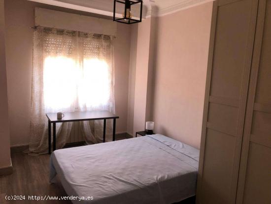  Se alquila habitación en piso de 4 dormitorios en Delicias, Zaragoza - ZARAGOZA 