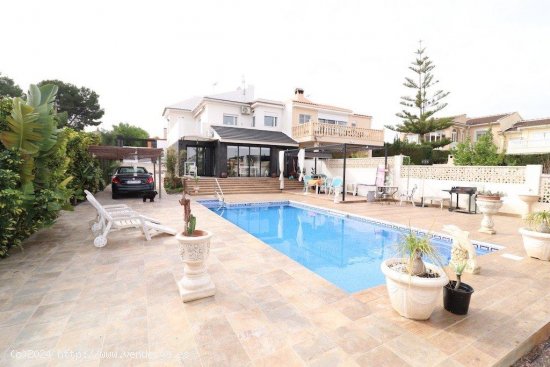  Villa en venta en Torrevieja (Alicante) 