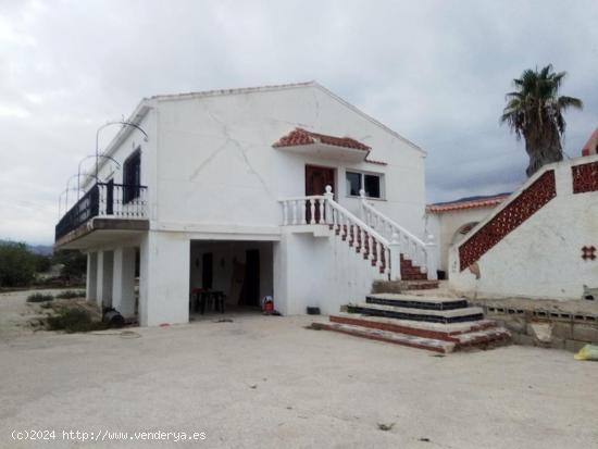  Se vende una casa en Villajoyosa - ALICANTE 
