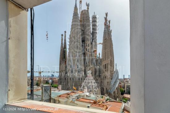  sobreatico en sagrada Familia vistas a Barcelona - BARCELONA 