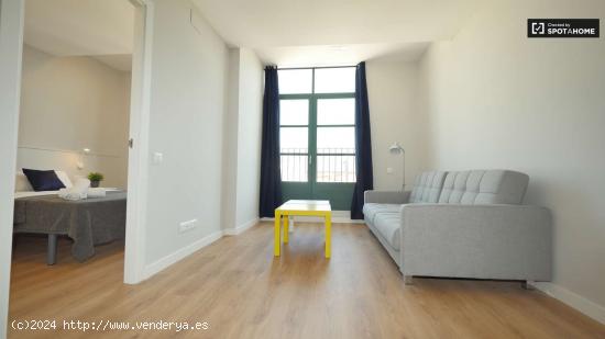  Renovado apartamento de 2 dormitorios en alquiler en Sants - BARCELONA 