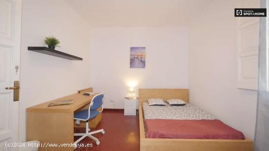  Habitación cómoda en alquiler en el apartamento de 6 dormitorios en Sant Gervasi - BARCELONA 