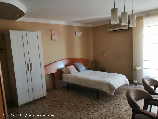  Se alquila habitación doble en piso de 3 habitaciones en Mislata, Valencia - VALENCIA 