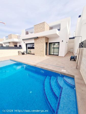  Villa independiente con piscina privada - ALICANTE 