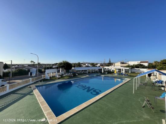 Se vende terreno edificable con piscina de 10x20 en Cala Porter, Alaior. - BALEARES