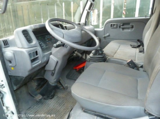 Nissan Cabstar CAJA FRUTERA CON PUERTA ELEVADORA TRASERA.MEDIDAs interiores utiles:l-3.65 x anch-1,9