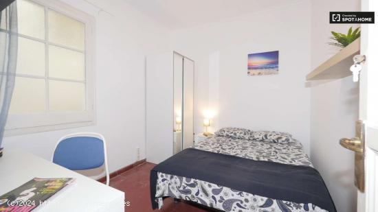  Cómoda habitación en alquiler en apartamento de 6 dormitorios en Sant Gervasi - BARCELONA 