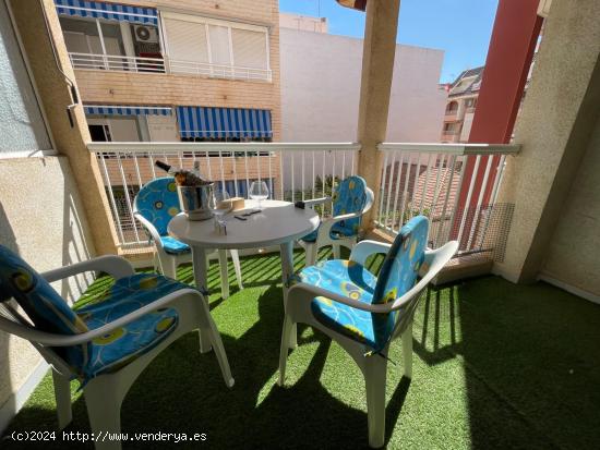  Apartamento de 2 dormitorios con vistas laterales a la Playa del Cura, Torrevieja. - ALICANTE 