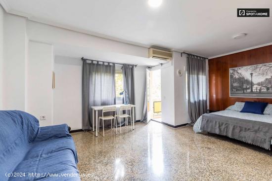  Gran habitación en apartamento de 5 dormitorios en Quatre Carreres - VALENCIA 