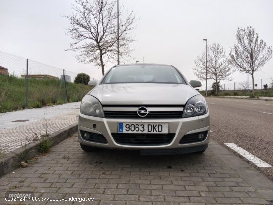  Opel Astra 1.9cdti enjoy de 2005 con 310.000 Km por 1.500 EUR. en Badajoz 